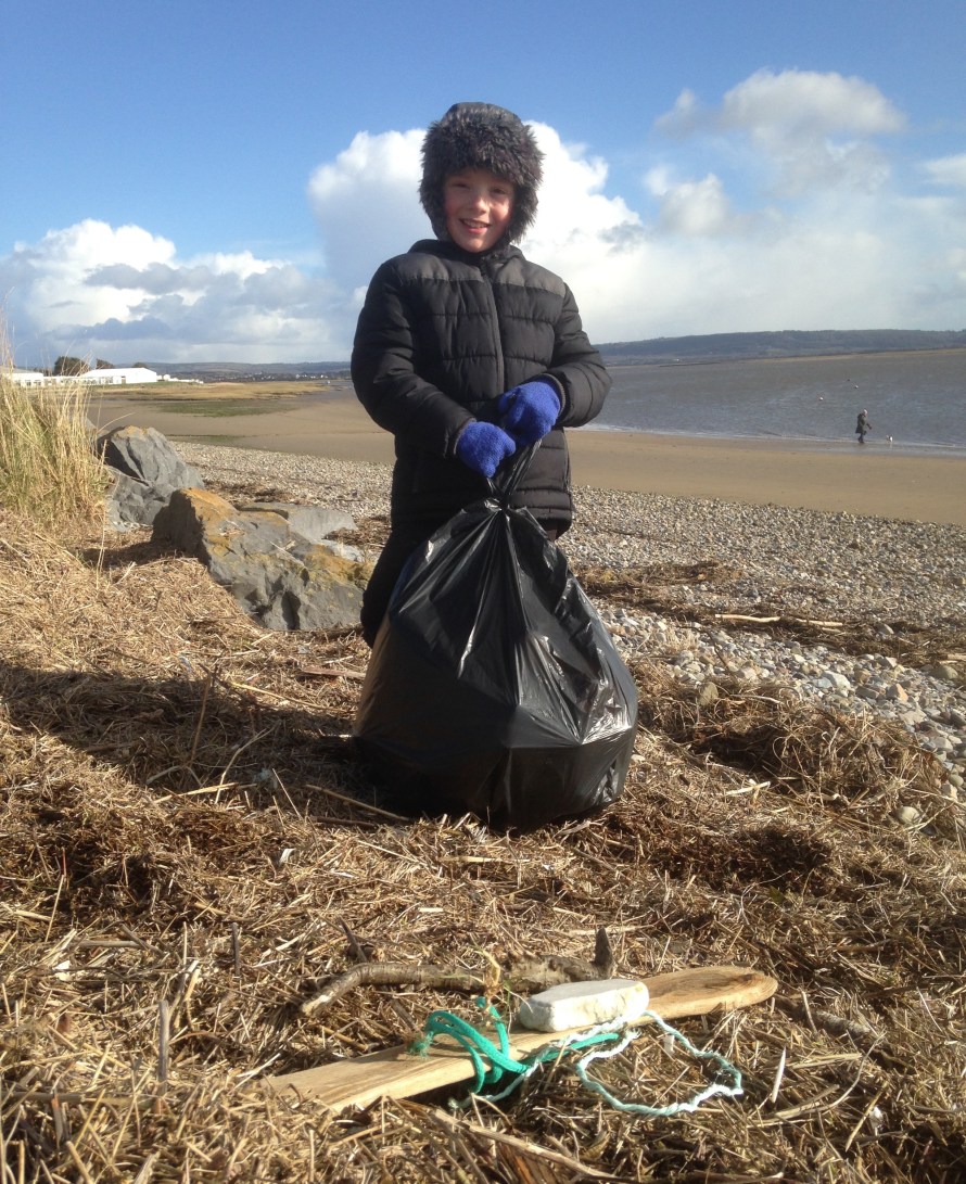 2min beach clean.jpg